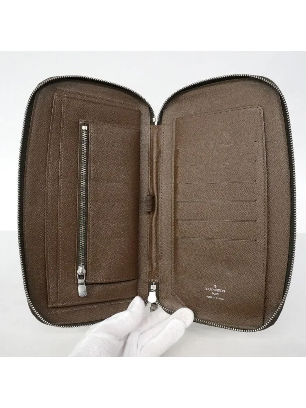Louis Vuitton Wallet Taiga Organizer Atoll Grizzly